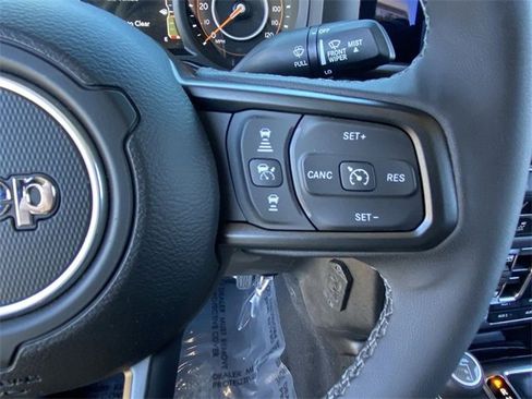 Used 2025 Jeep Gladiator Rubicon w/ Convenience Group image 23