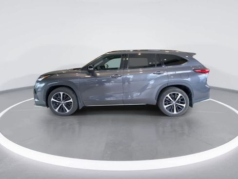 Used 2022 Toyota Highlander XSE AWD/4WD image 5