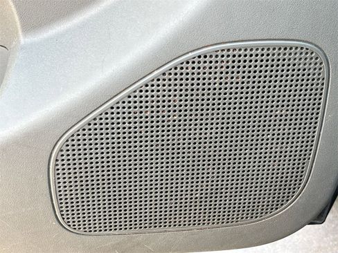 Used 2020 Nissan Frontier SV image 15