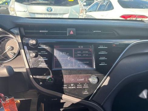 Used 2018 Toyota Camry SE image 17