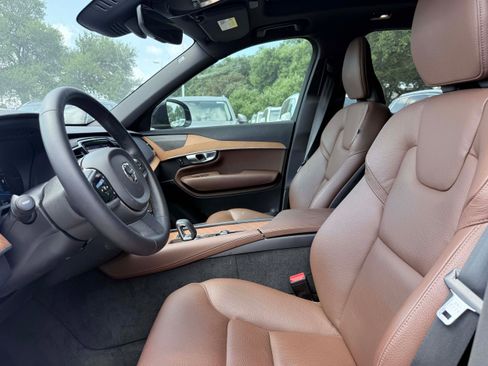 Certified 2024 Volvo XC90 T8 Plus AWD/4WD image 9