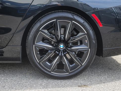 Used 2025 BMW i7 eDrive50 w/ M Sport Package image 8