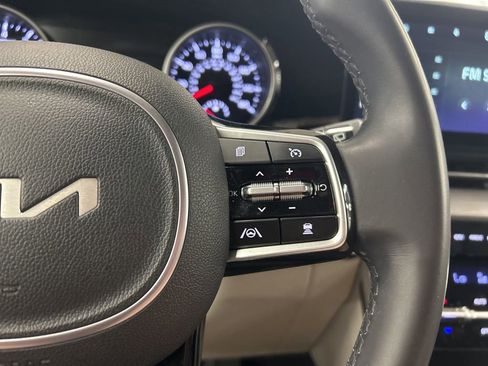 Used 2023 Kia Carnival EX FWD image 24