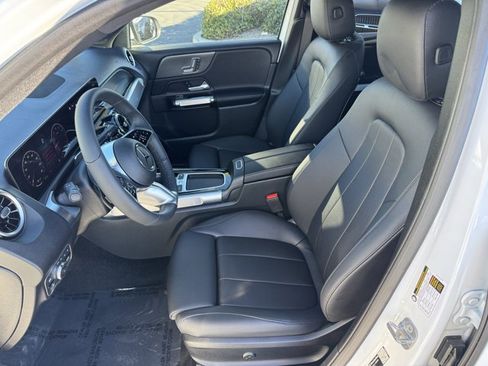 New 2026 Mercedes-Benz GLB 250 image 2
