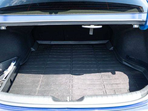 Used 2022 Hyundai Elantra Limited w/ Preferred Accessory Package FWD image 8