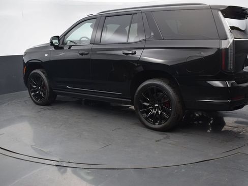 New 2026 Cadillac Escalade Sport w/ LPO, ONYX Package AWD/4WD image 4