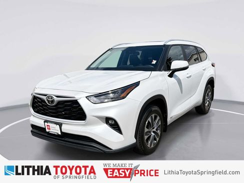 Certified 2026 Toyota Highlander XLE AWD/4WD image 1