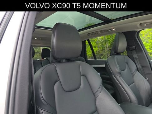 Used 2022 Volvo XC90 T5 Momentum w/ Protection Package Premier FWD image 11