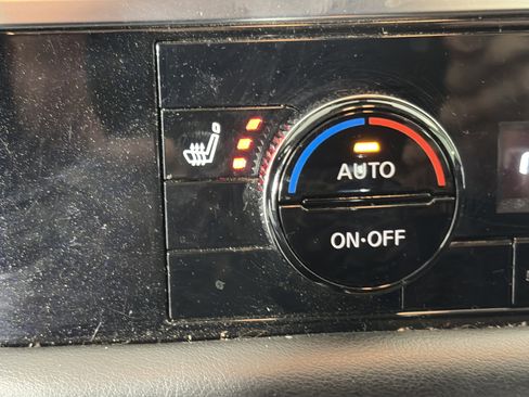 Used 2023 Nissan Pathfinder SL image 27