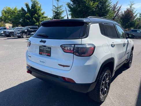 Used 2025 Jeep Compass Trailhawk AWD/4WD image 6