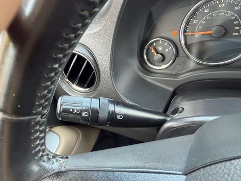 Used 2014 Jeep Compass Latitude FWD image 14