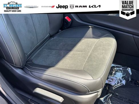 Certified 2025 Jeep Grand Cherokee Altitude AWD/4WD image 33