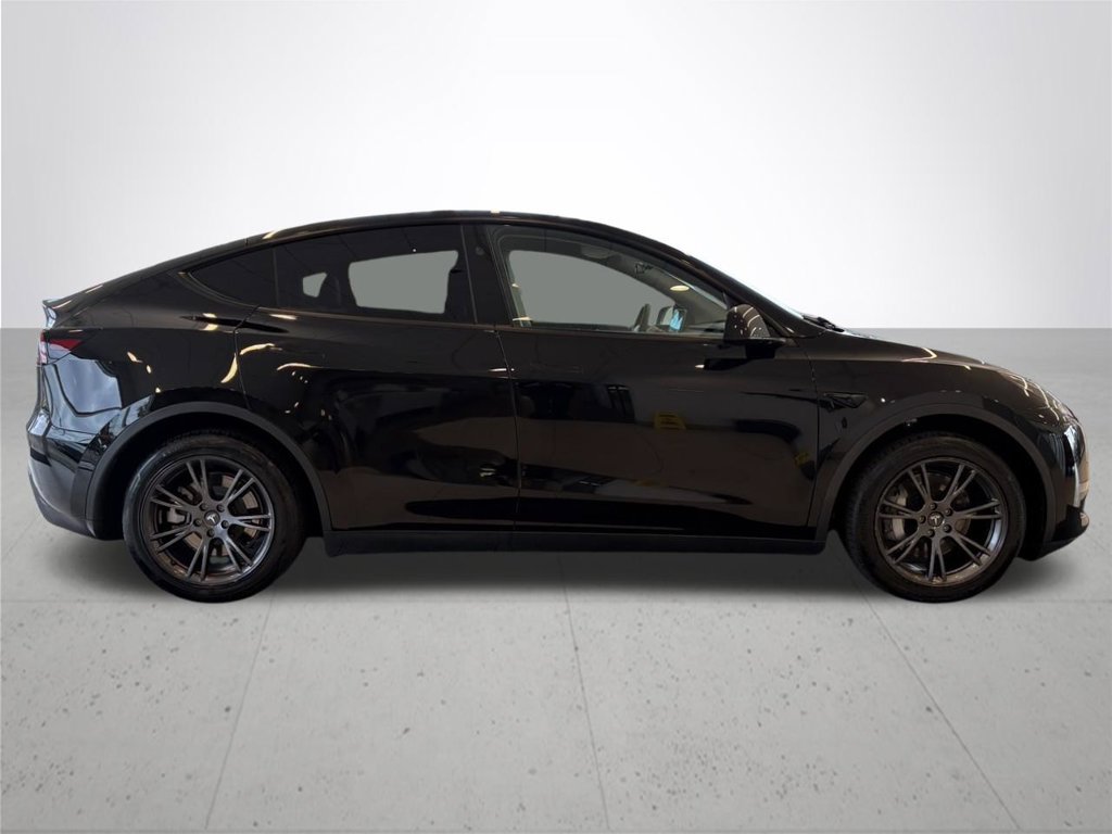 Used 2025 Tesla Model Y Long Range RWD image 6