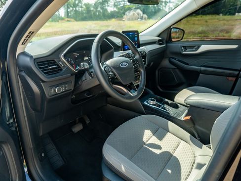 Used 2022 Ford Escape SE w/ Convenience Package FWD image 11