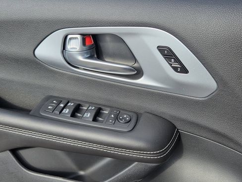New 2026 Chrysler Pacifica Limited w/ Uconnect Theater Family Group FWD image 15