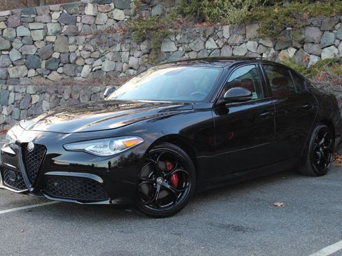 Used 2019 Alfa Romeo Giulia Ti Sport w/ Quick Order Package 22S Sport image 2