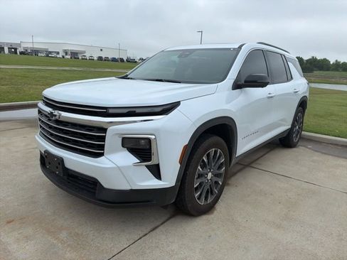 Used 2026 Chevrolet Traverse LT w/ Sun and Wheel Package image 2