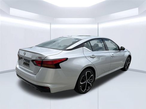 Used 2024 Nissan Altima 2.5 SR FWD image 7