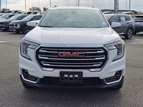 Used 2024 GMC Terrain SLT image 2