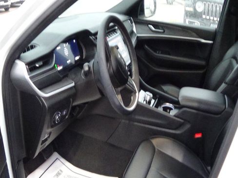 Certified 2024 Jeep Grand Cherokee L Limited image 17