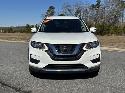 Certified 2020 Nissan Rogue SV image 2
