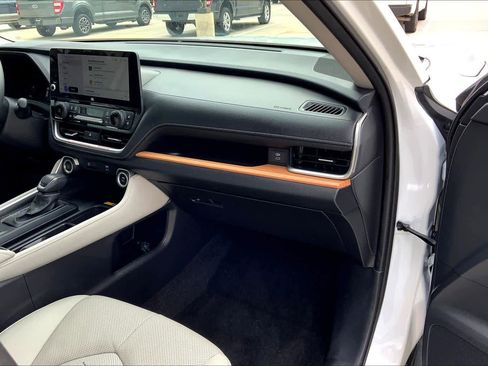 Used 2025 Toyota Grand Highlander FWD image 19