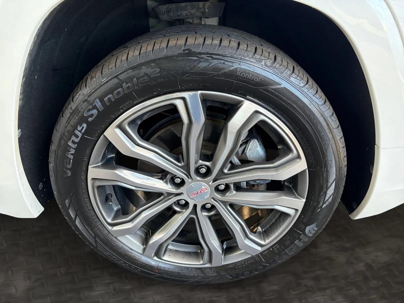 Used 2020 GMC Terrain Denali w/ Denali Premium Package AWD/4WD image 38