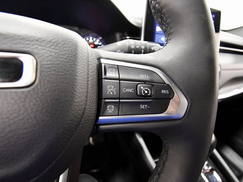 Used 2023 Jeep Compass Limited image 21