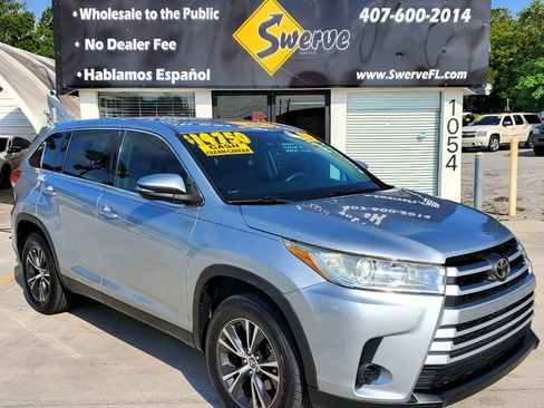 Used 2019 Toyota Highlander LE FWD image 1