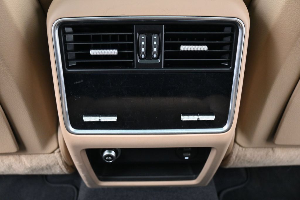 Certified 2022 Porsche Cayenne Platinum Edition AWD/4WD image 8