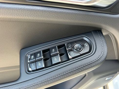 Used 2026 Porsche Macan AWD/4WD image 21