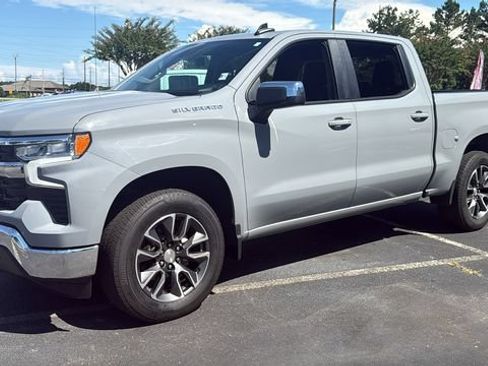 Used 2024 Chevrolet Silverado 1500 LT AWD/4WD image 3