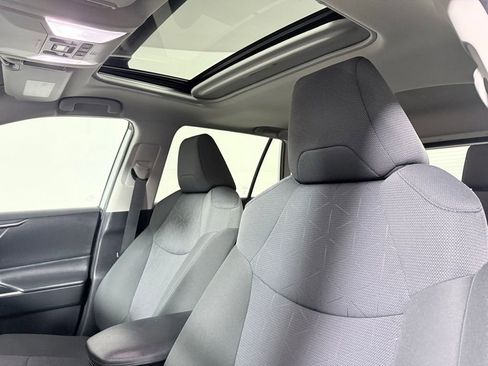 Used 2022 Toyota RAV4 XLE w/ Convenience Package AWD/4WD image 18