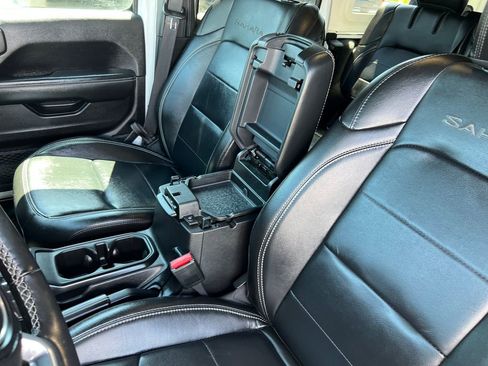 Used 2023 Jeep Wrangler Unlimited Sahara w/ Cold Weather Group AWD/4WD image 11