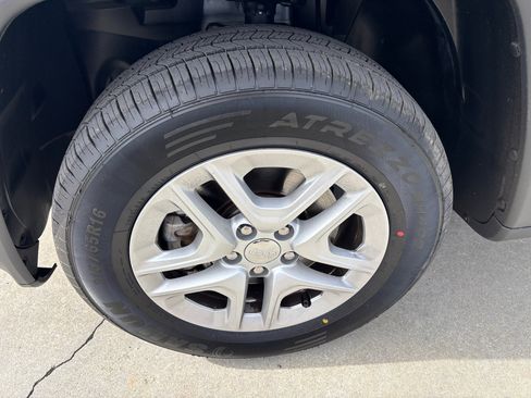 Used 2019 Jeep Compass Sport image 11