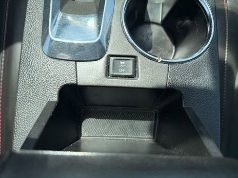 Used 2017 Chevrolet Equinox Premier w/ Enhanced Convenience Package FWD image 31