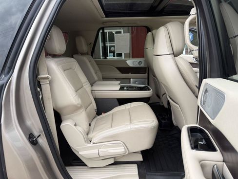 Used 2020 Lincoln Navigator L Reserve w/ Luxury Package AWD/4WD image 35