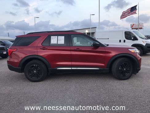 Used 2022 Ford Explorer XLT image 8
