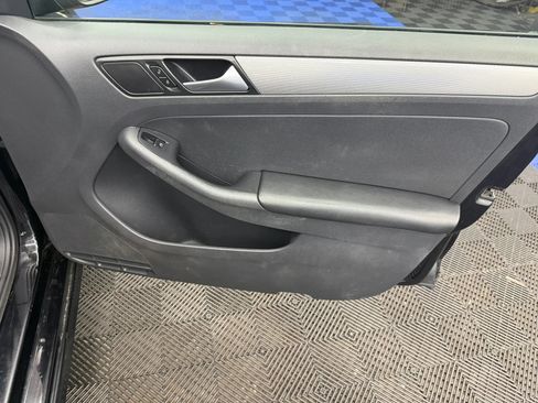 Used 2018 Volkswagen Jetta S w/ Cold Weather Package FWD image 6