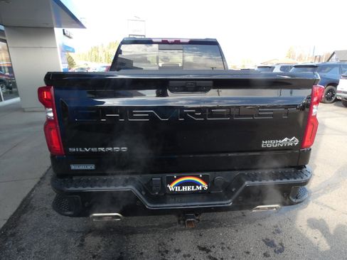 Used 2021 Chevrolet Silverado 1500 High Country w/ Technology Package AWD/4WD image 4