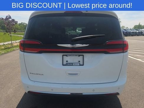 Used 2023 Chrysler Pacifica Touring-L FWD image 10