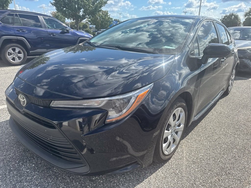Used 2025 Toyota Corolla LE w/ Convenience Package FWD image 1