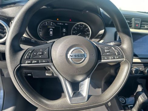 Used 2022 Nissan Versa SV image 18