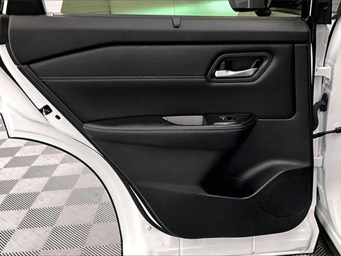 Used 2024 Nissan Rogue SL w/ SL Premium Package image 19