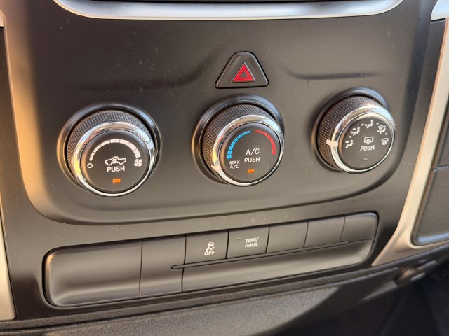 Used 2018 RAM 1500 Classic SLT AWD/4WD image 18