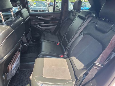 Used 2023 Jeep Grand Cherokee Altitude RWD image 14