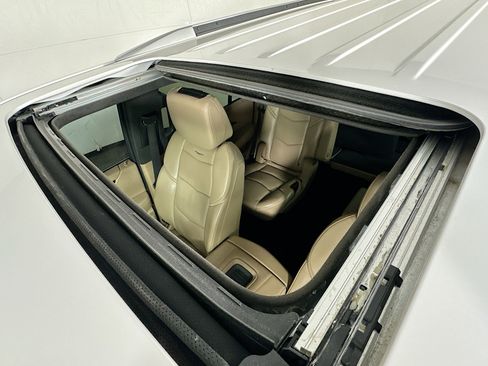 Used 2019 Cadillac Escalade Platinum AWD/4WD image 22