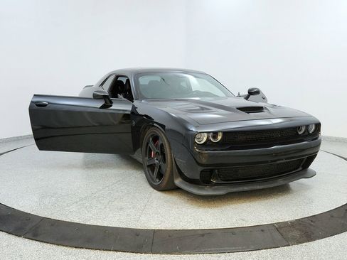Used 2016 Dodge Challenger SRT Hellcat image 12