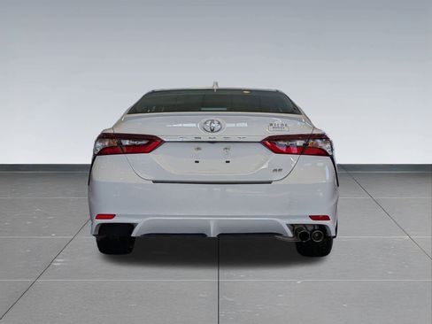Used 2022 Toyota Camry SE w/ Cold Weather Package image 5