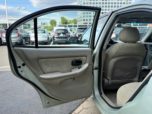 Used 2003 Hyundai Elantra GLS FWD image 16